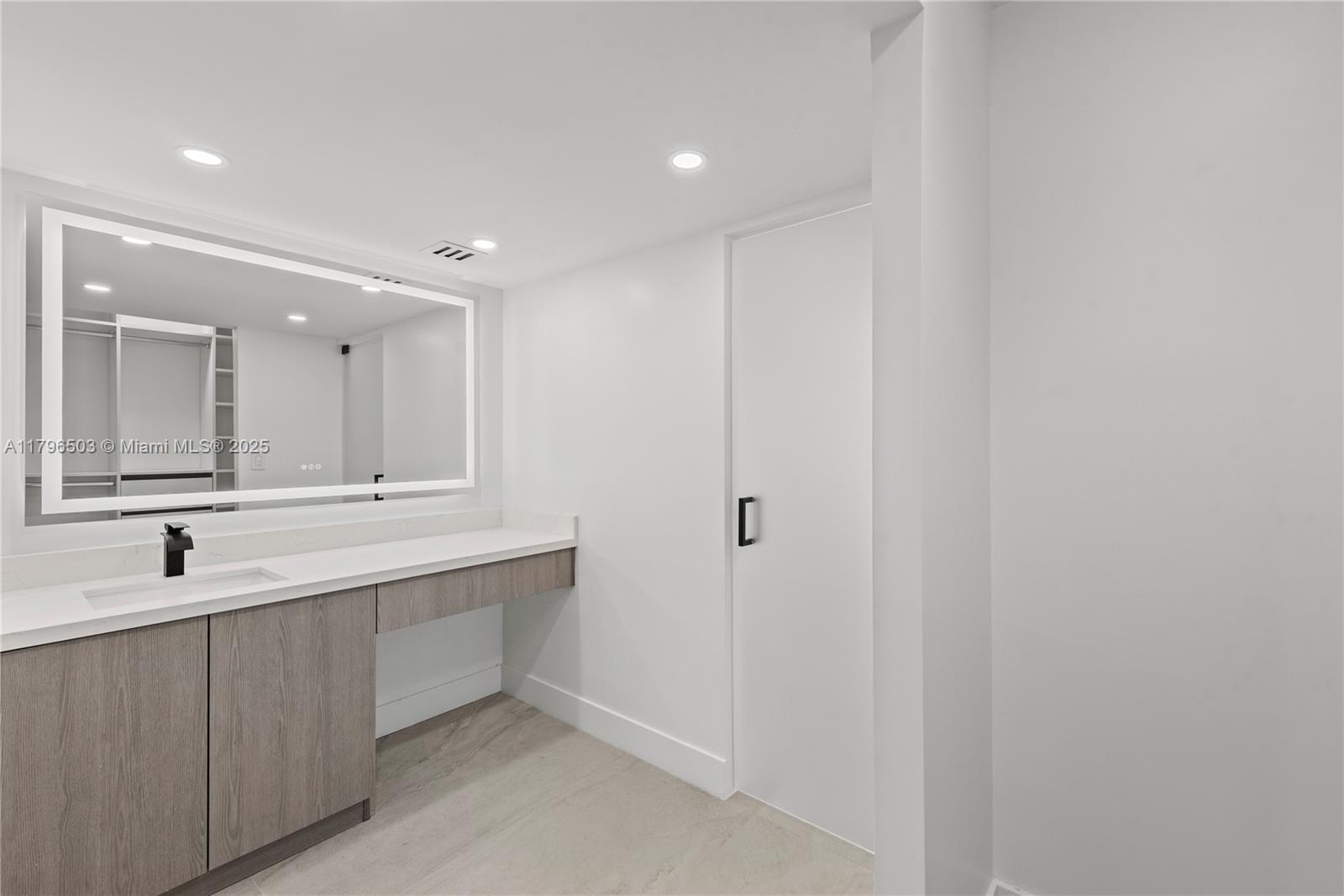 ARLEN HOUSE EAST CONDO - Residential