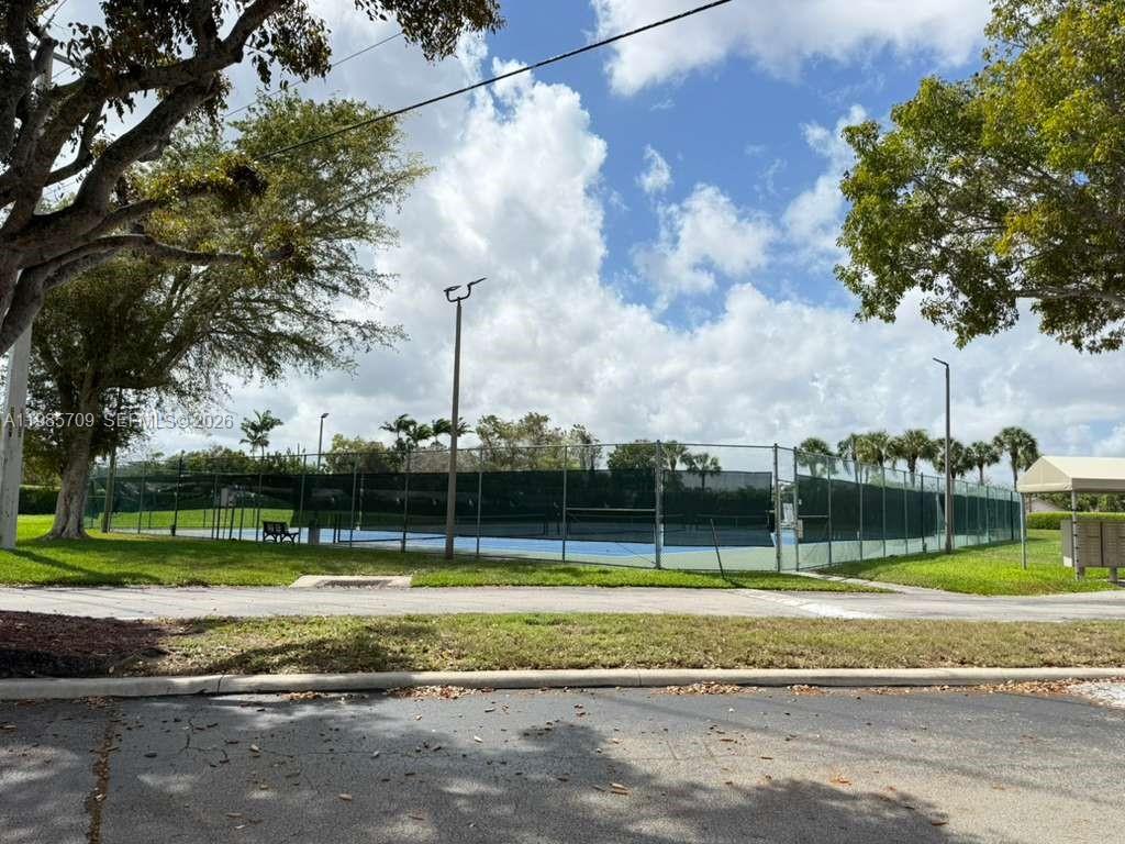 VILLAS OF DEERWOOD REPLAT - Residential Lease