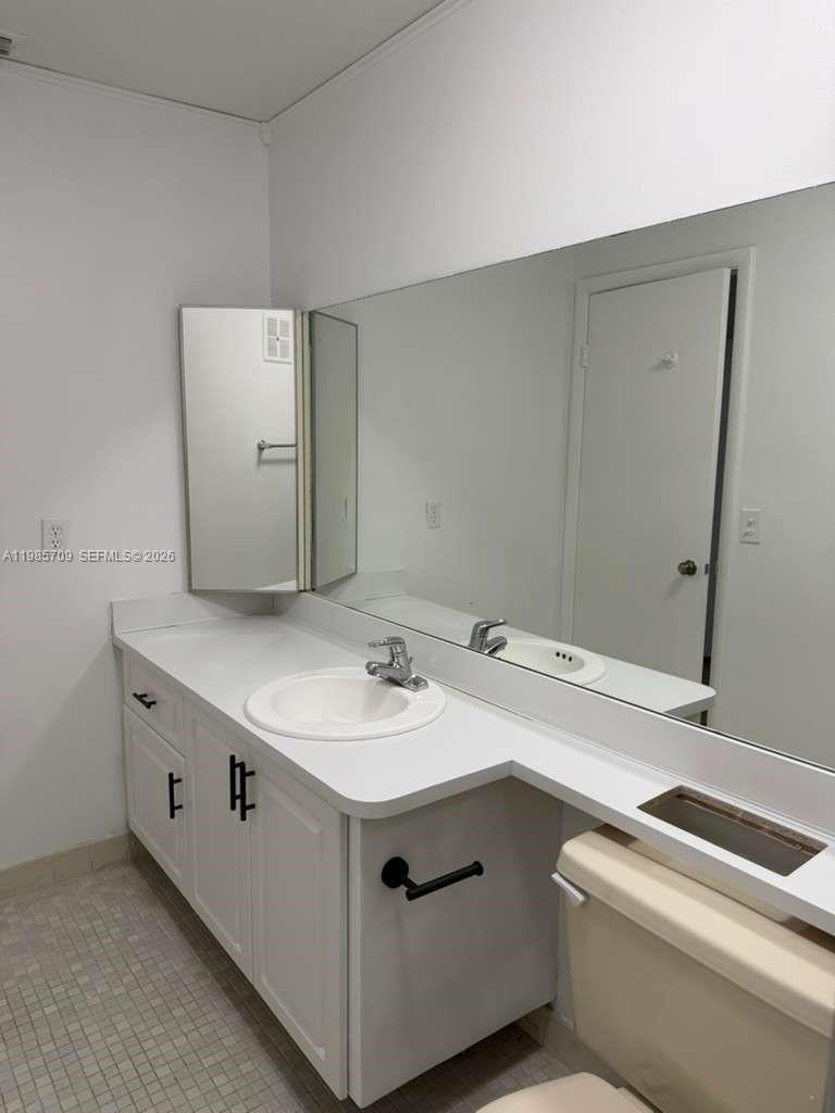 VILLAS OF DEERWOOD REPLAT - Residential Lease