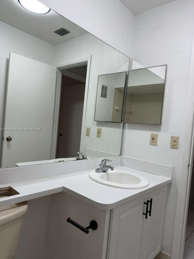 VILLAS OF DEERWOOD REPLAT - Residential Lease