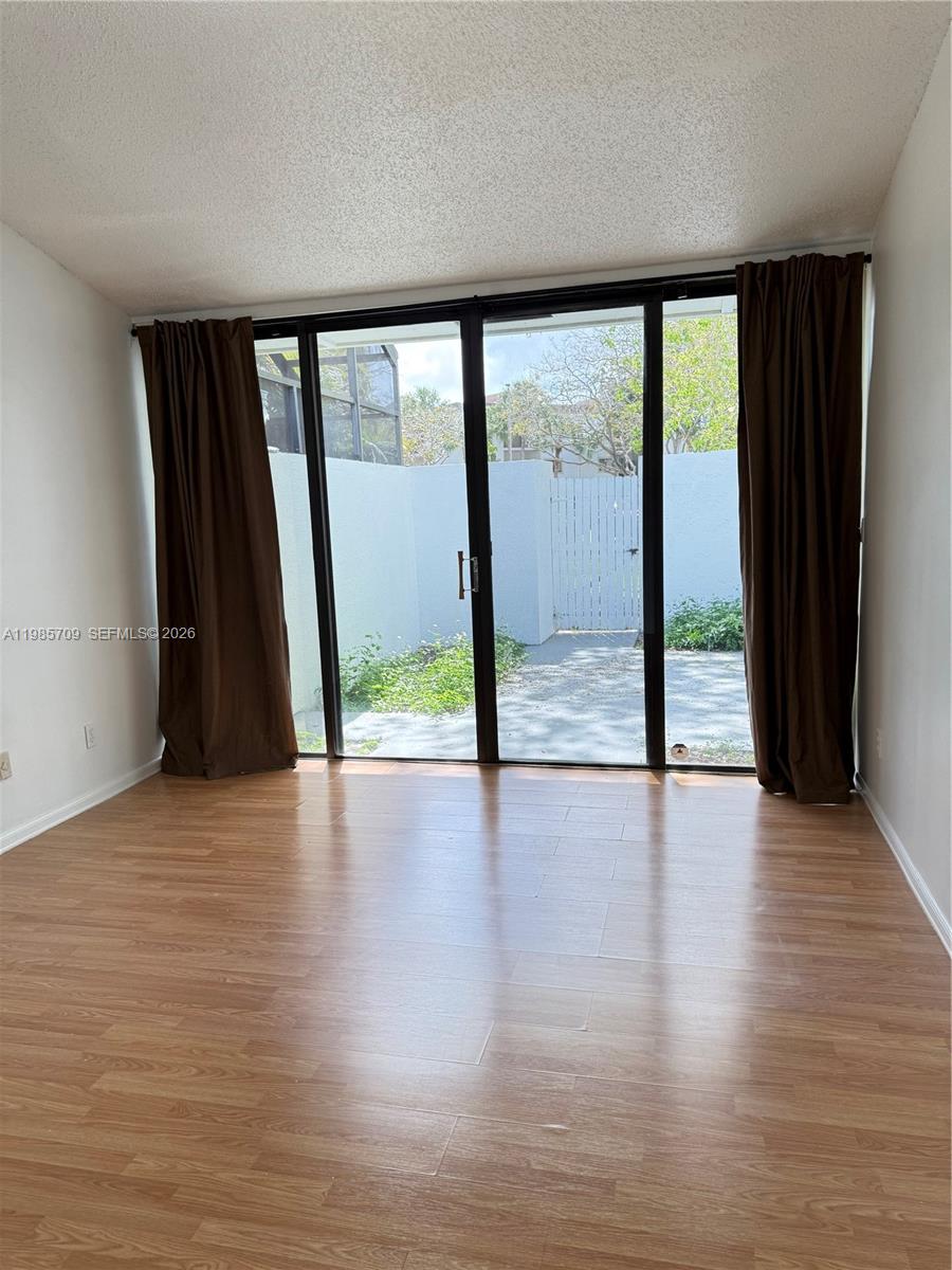 VILLAS OF DEERWOOD REPLAT - Residential Lease