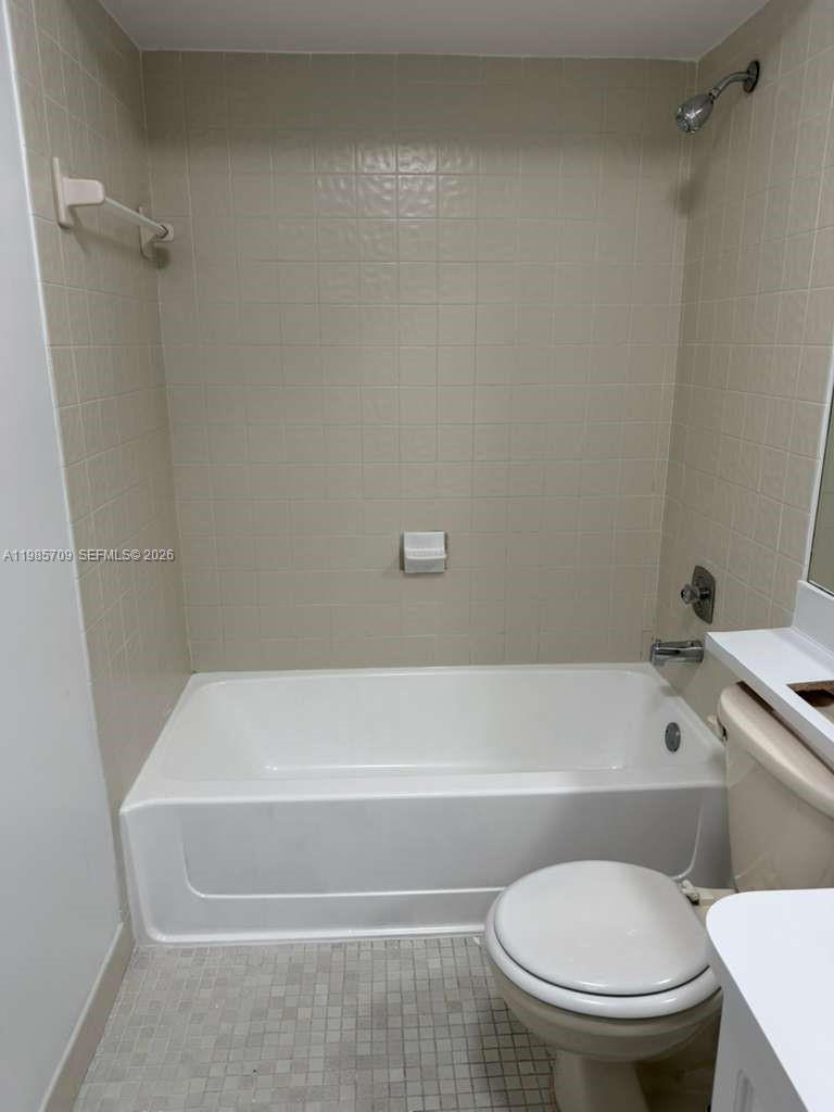 VILLAS OF DEERWOOD REPLAT - Residential Lease