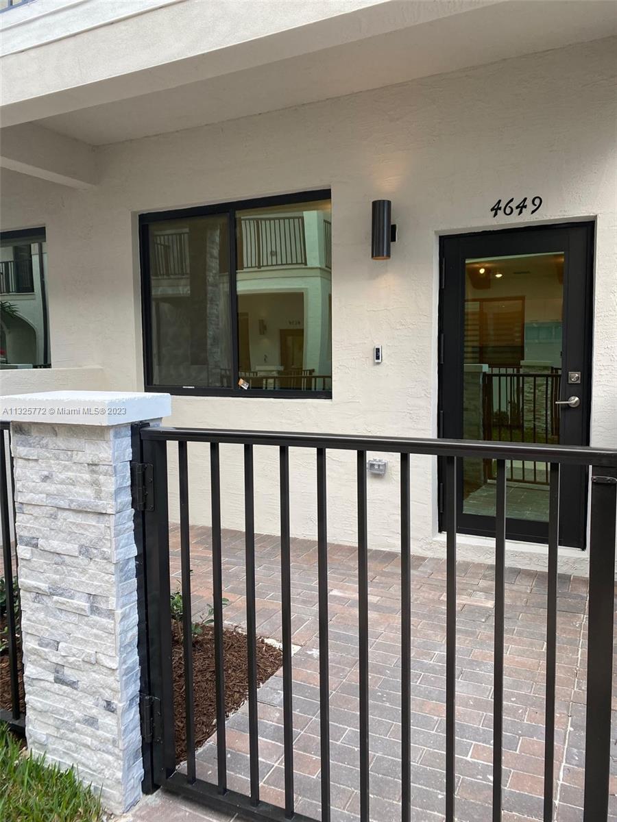 DOWNTOWN DORAL SOUTH PHAS - Residential Lease