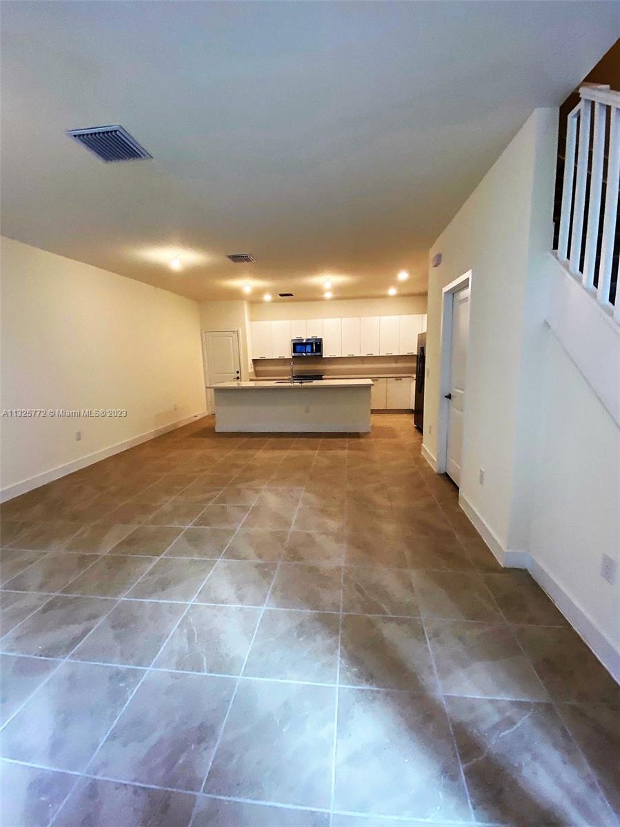 DOWNTOWN DORAL SOUTH PHAS - Residential Lease