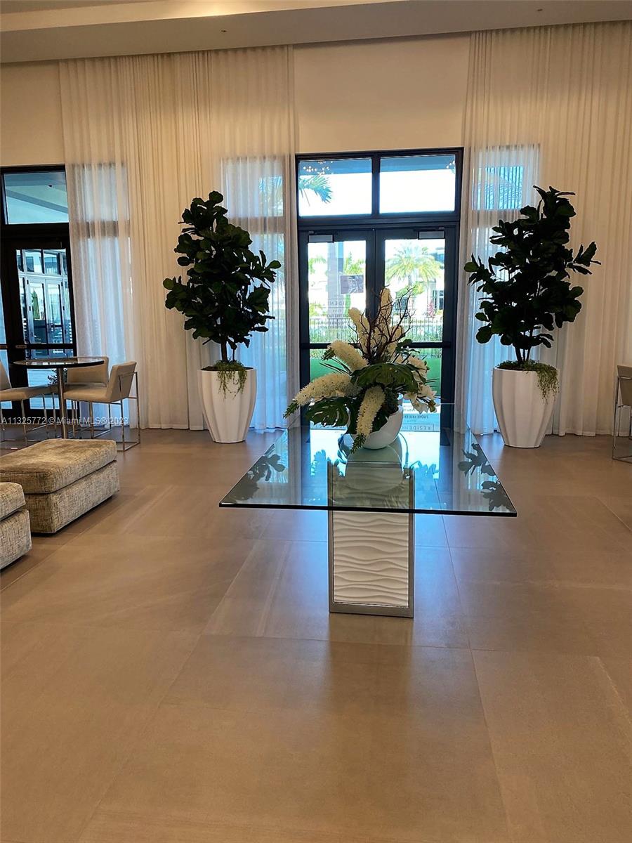DOWNTOWN DORAL SOUTH PHAS - Residential Lease