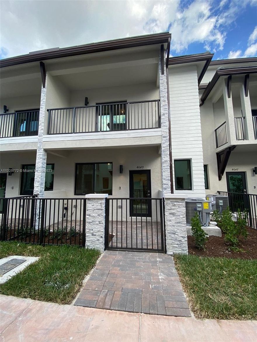 2-Story Townhome Residence in the Heart of Downtown Doral, Urbana Model CD, featuring 3Bedrooms,2Baths, Powder Room,Open Floorplan, Balcony and 2 Car Garage. Smart Home Technology with activation and support by Amazon and voice control by Alexa. Beautful Clubhouse with Resort-style Pool, Fitness Center, Children's Water Park, Indoor Running Track, Indoor Basketball Court, Meeting Rooms, Ballroom.Walk to Trendy Restaurants, Chic Boutiques, Entertainment Venues. Beautiful designed Paseos and Park Areas. A+ Schools.Tenant to pay a Security deposit of $500.00 payable to Urbana at the Residences Downtown Doral Neighborhood