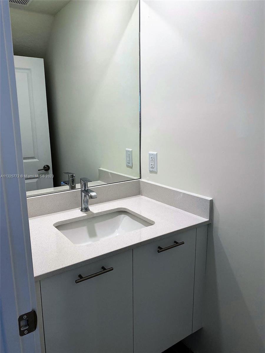 DOWNTOWN DORAL SOUTH PHAS - Residential Lease