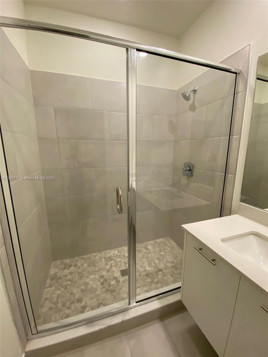 DOWNTOWN DORAL SOUTH PHAS - Residential Lease