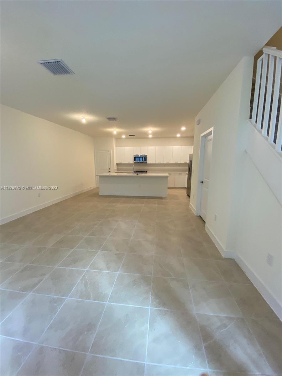 DOWNTOWN DORAL SOUTH PHAS - Residential Lease