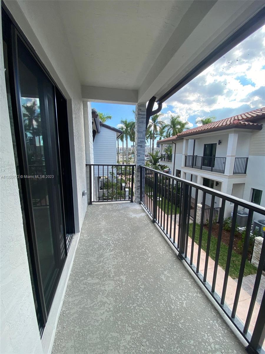 DOWNTOWN DORAL SOUTH PHAS - Residential Lease