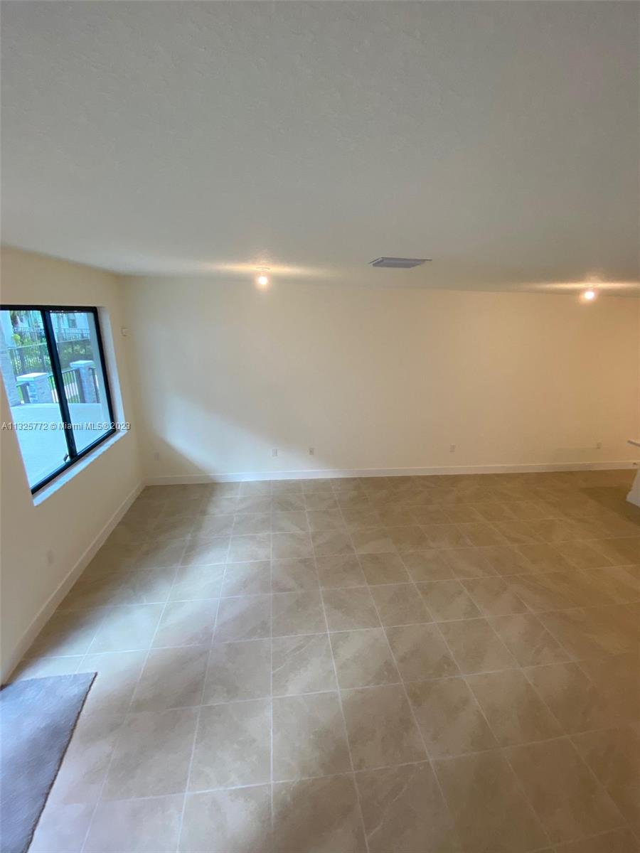 DOWNTOWN DORAL SOUTH PHAS - Residential Lease