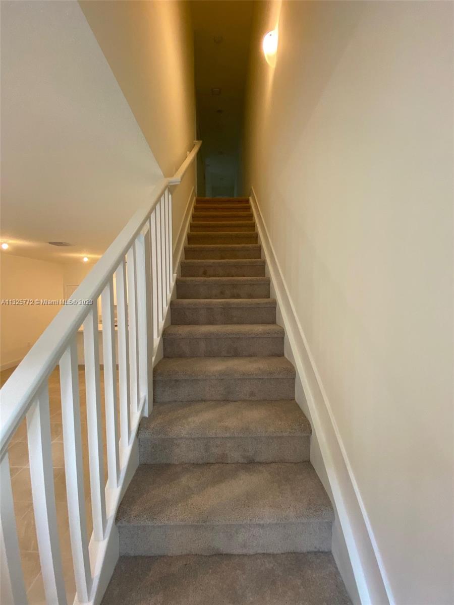 DOWNTOWN DORAL SOUTH PHAS - Residential Lease