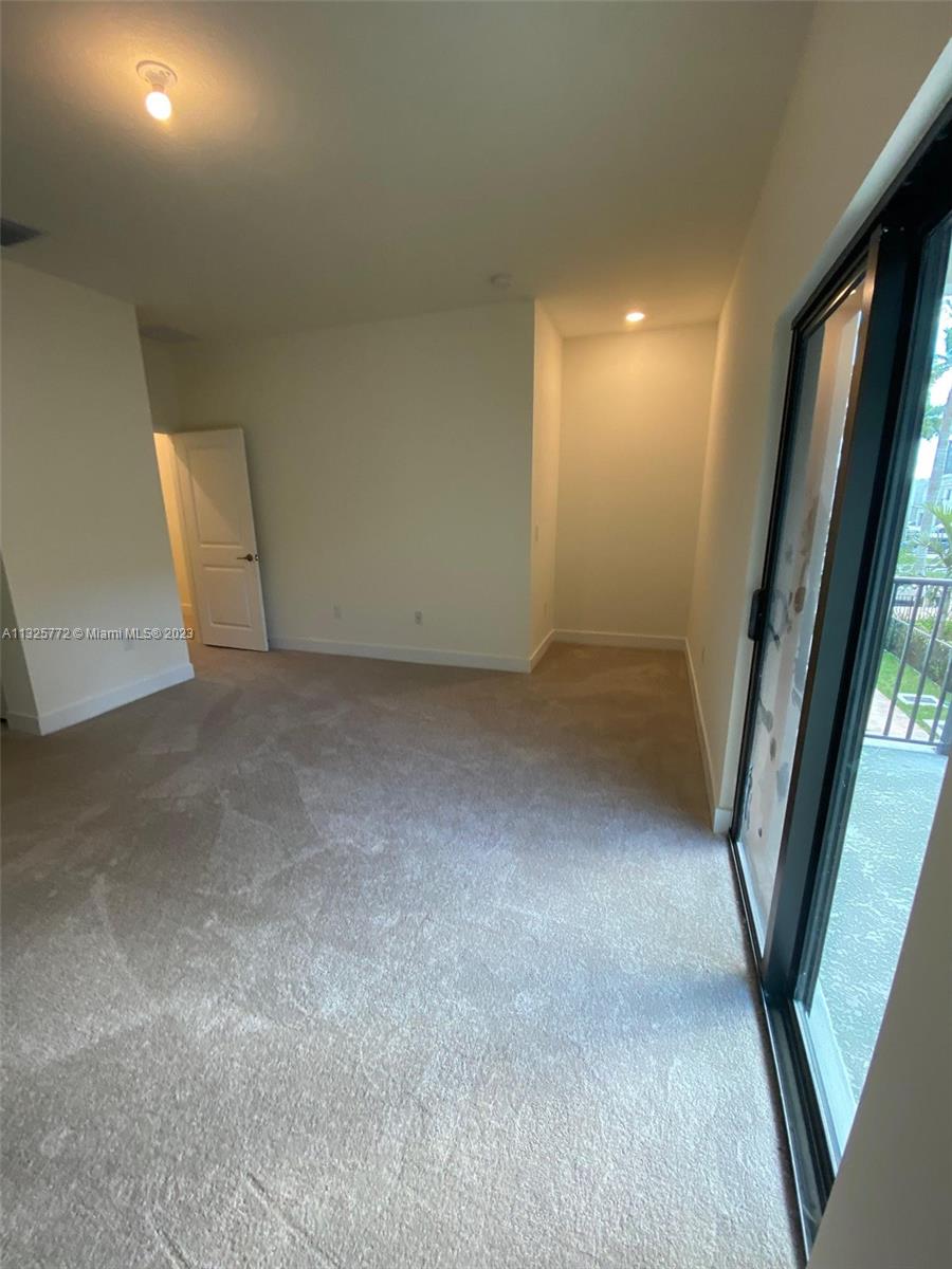 DOWNTOWN DORAL SOUTH PHAS - Residential Lease