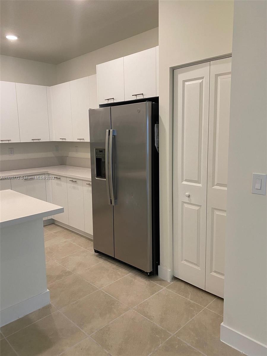 DOWNTOWN DORAL SOUTH PHAS - Residential Lease
