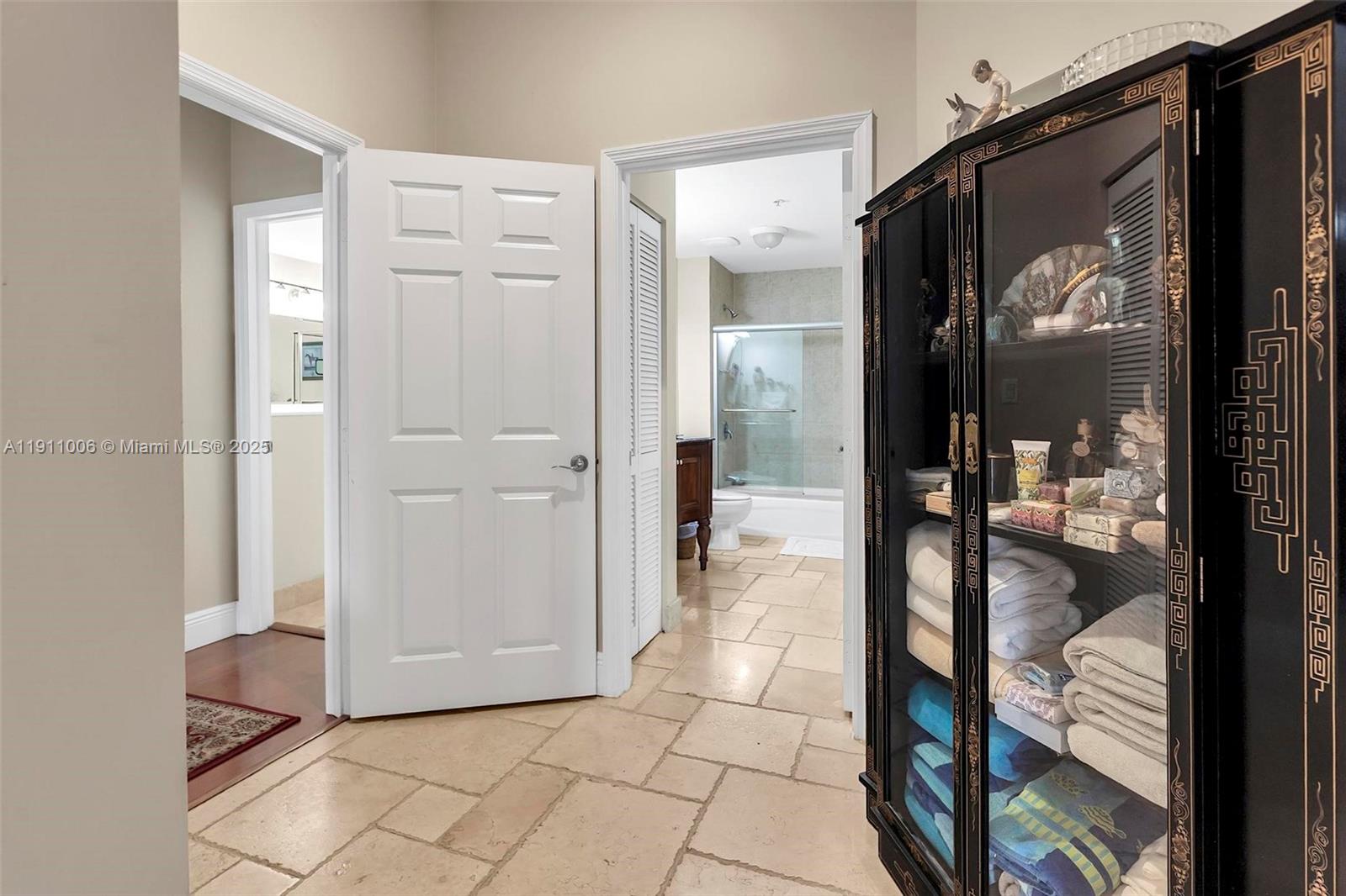 COLONNADE AT DADELAND SE - Residential