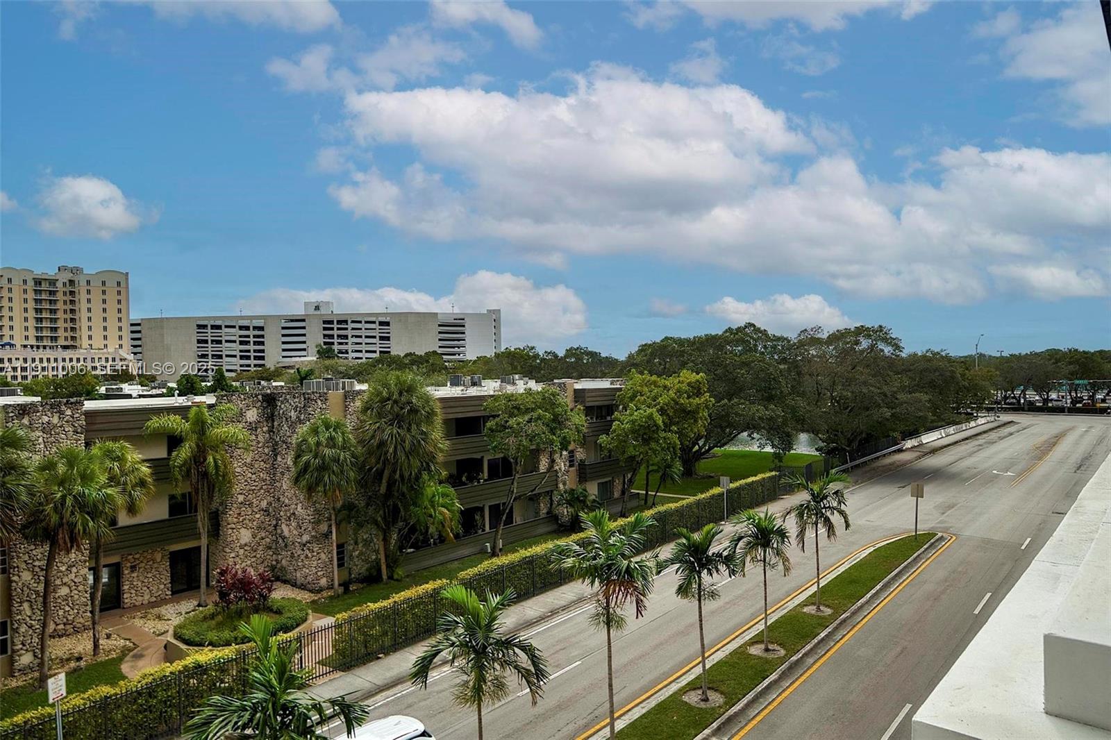 COLONNADE AT DADELAND SE - Residential