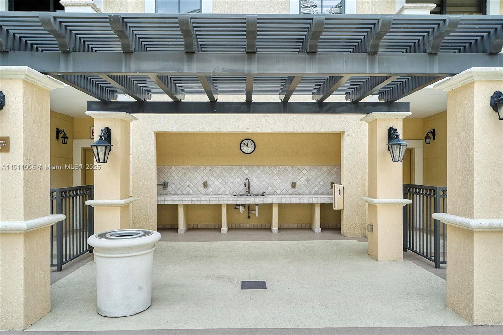 COLONNADE AT DADELAND SE - Residential