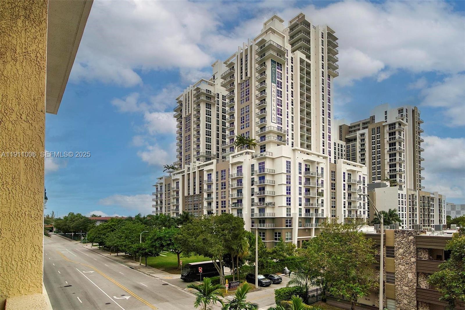 COLONNADE AT DADELAND SE - Residential
