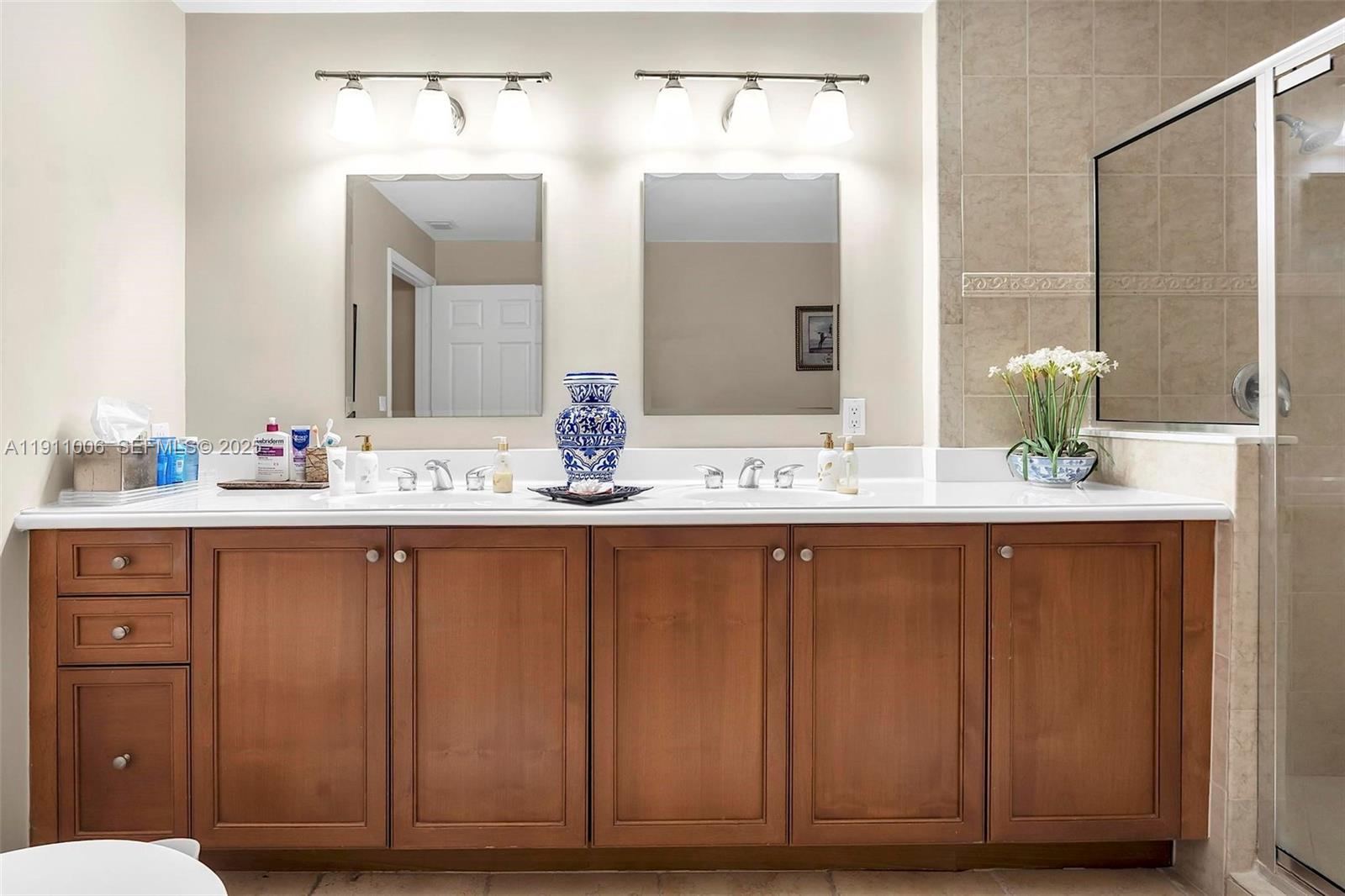 COLONNADE AT DADELAND SE - Residential