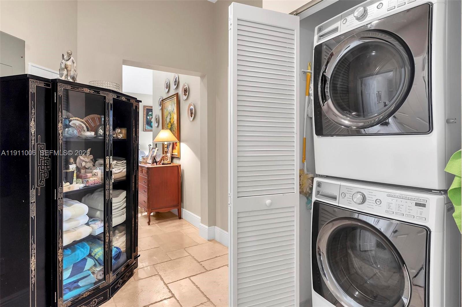 COLONNADE AT DADELAND SE - Residential