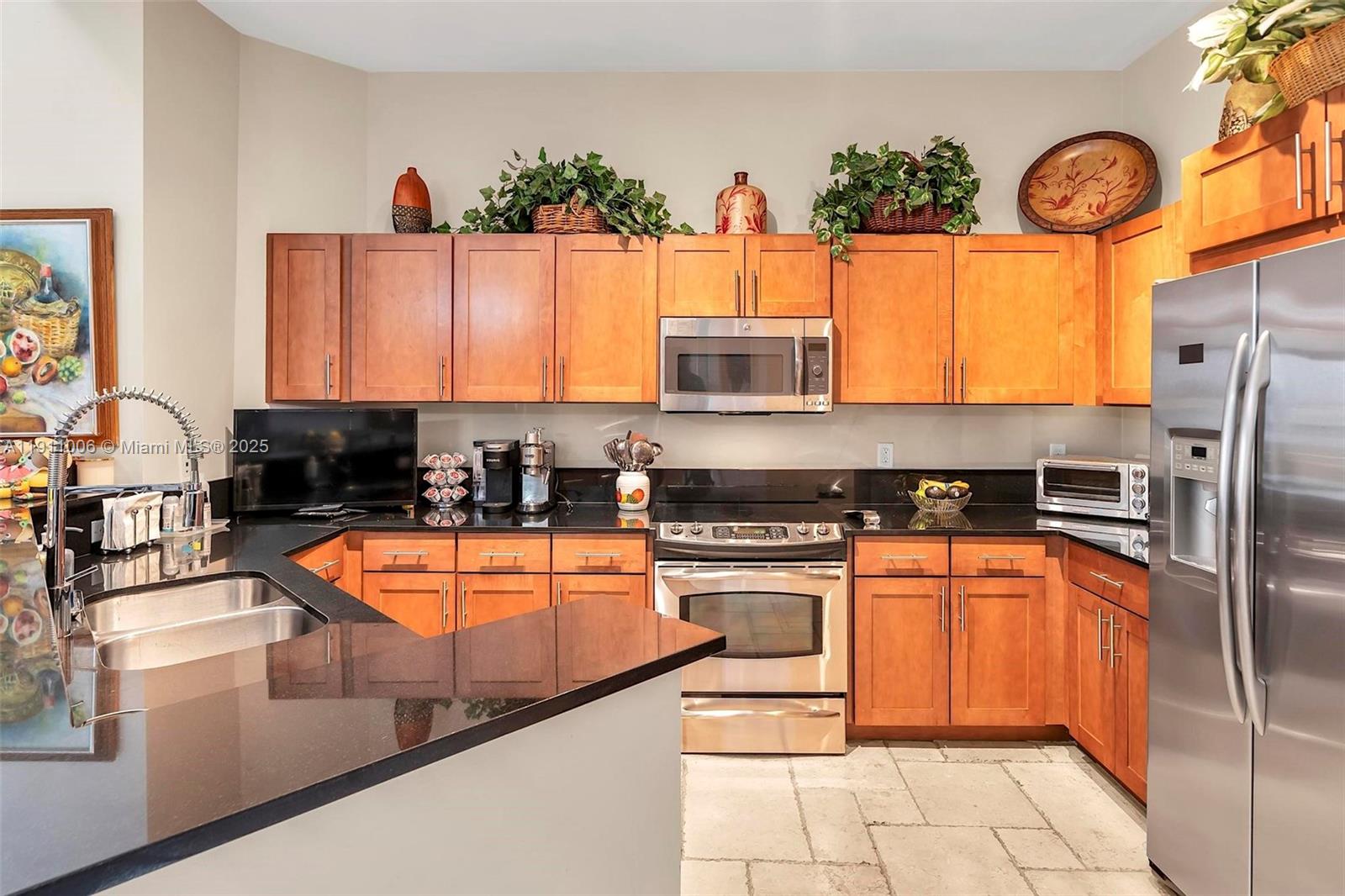 COLONNADE AT DADELAND SE - Residential