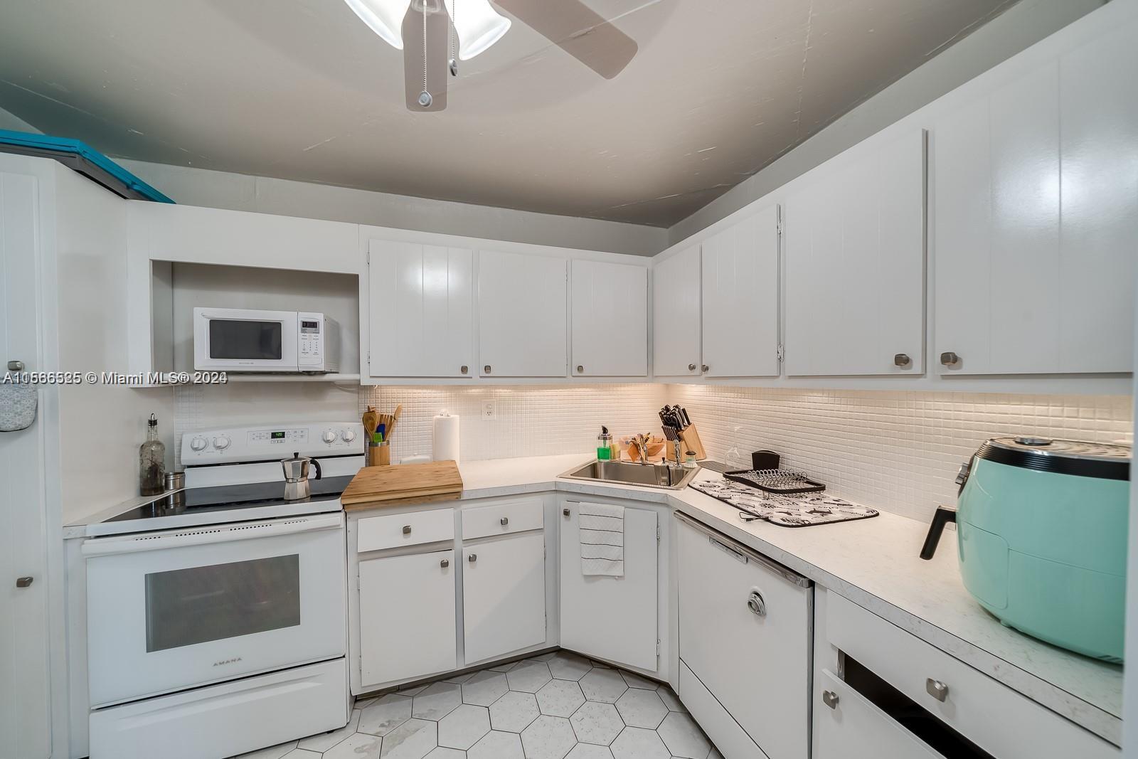 COMMODORE PLAZA CONDO - Residential