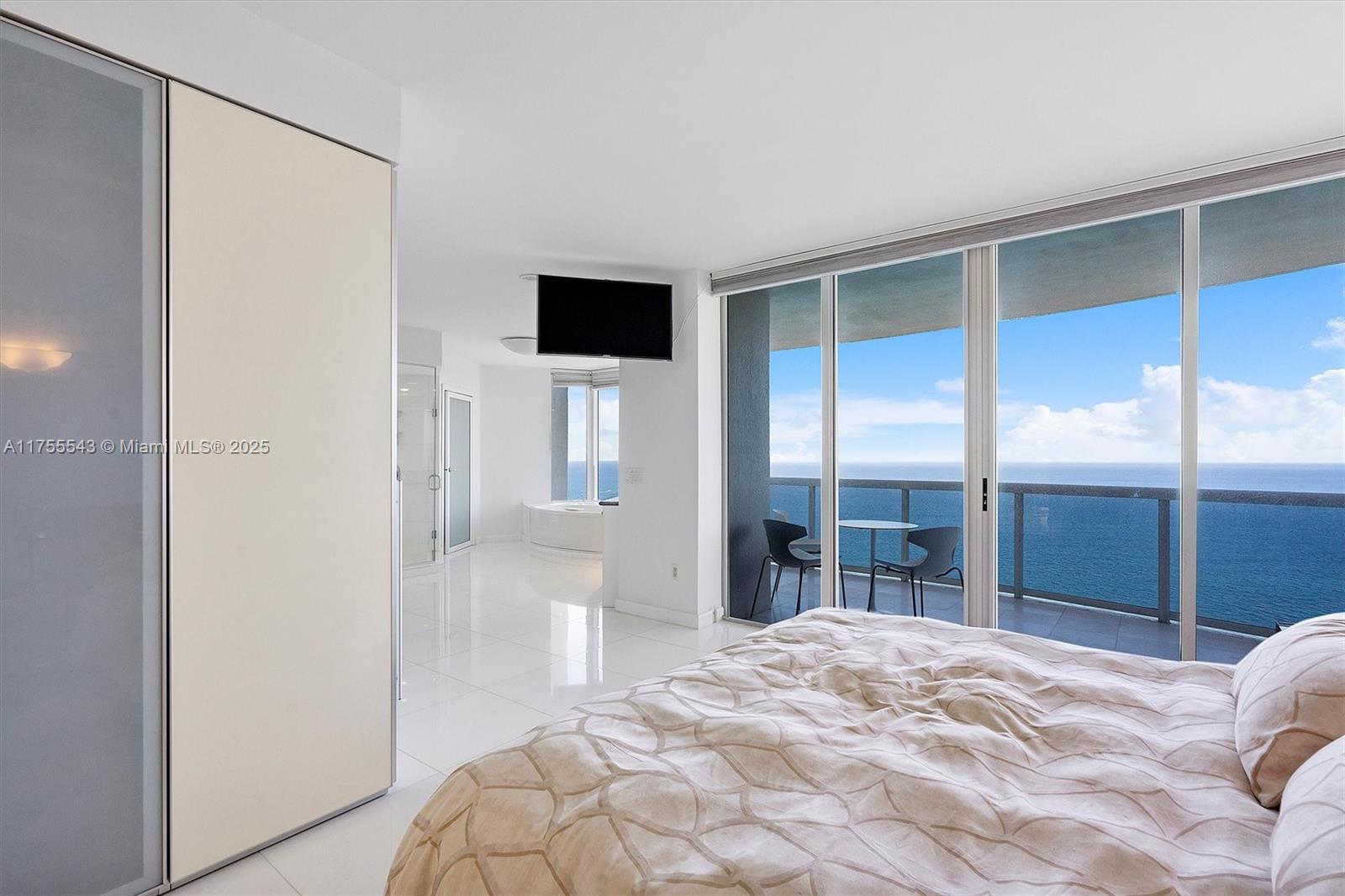 THE PINNACLE CONDO - Residential