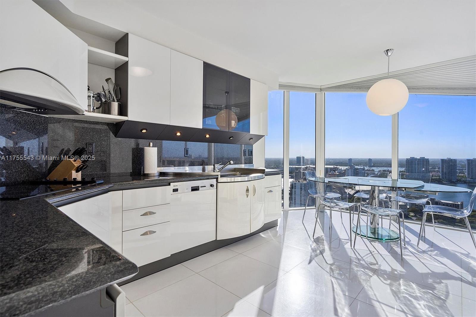 THE PINNACLE CONDO - Residential