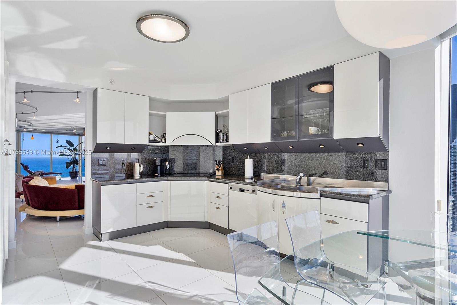 THE PINNACLE CONDO - Residential