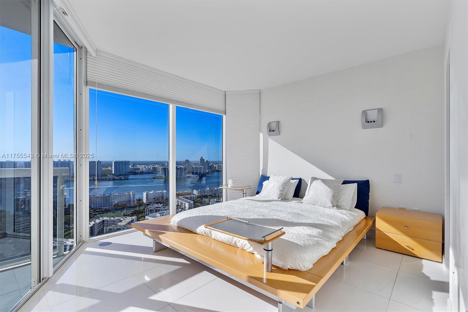 THE PINNACLE CONDO - Residential