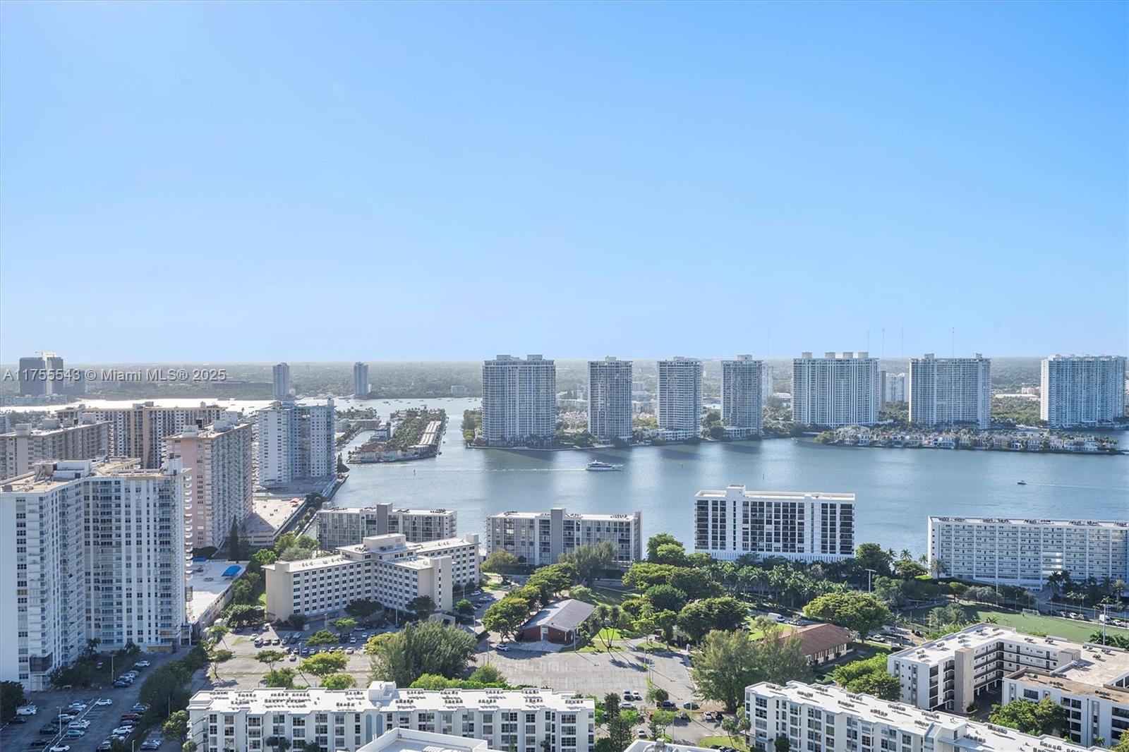 THE PINNACLE CONDO - Residential