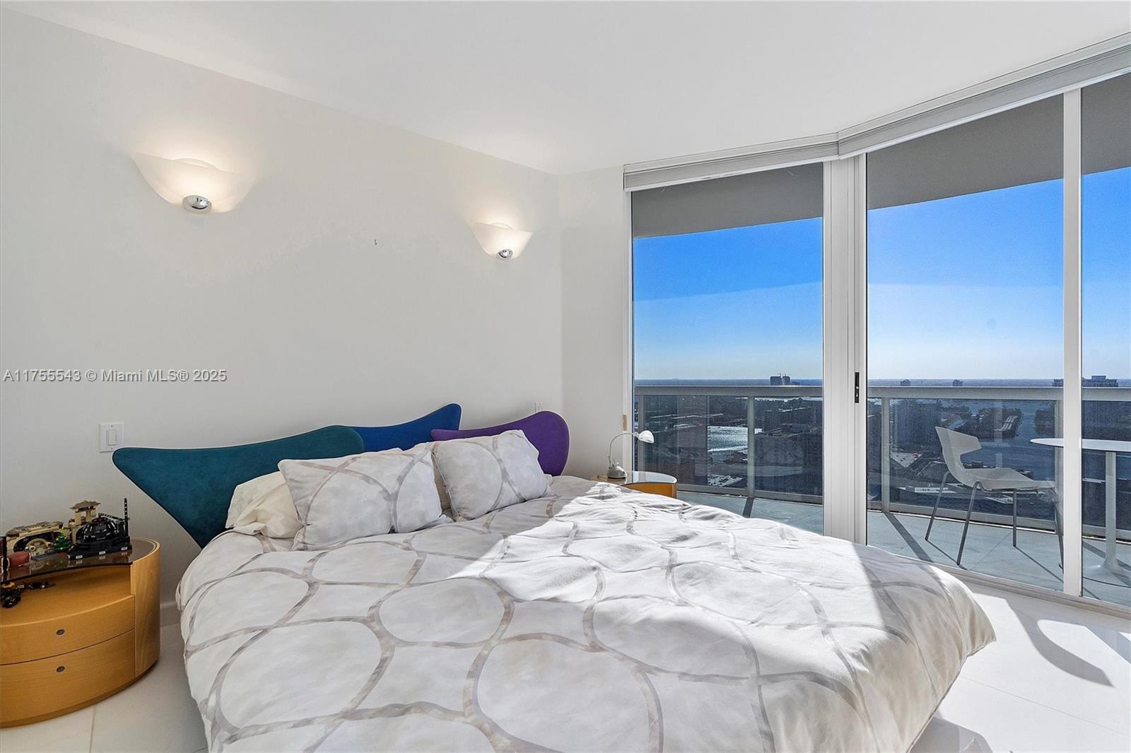 THE PINNACLE CONDO - Residential