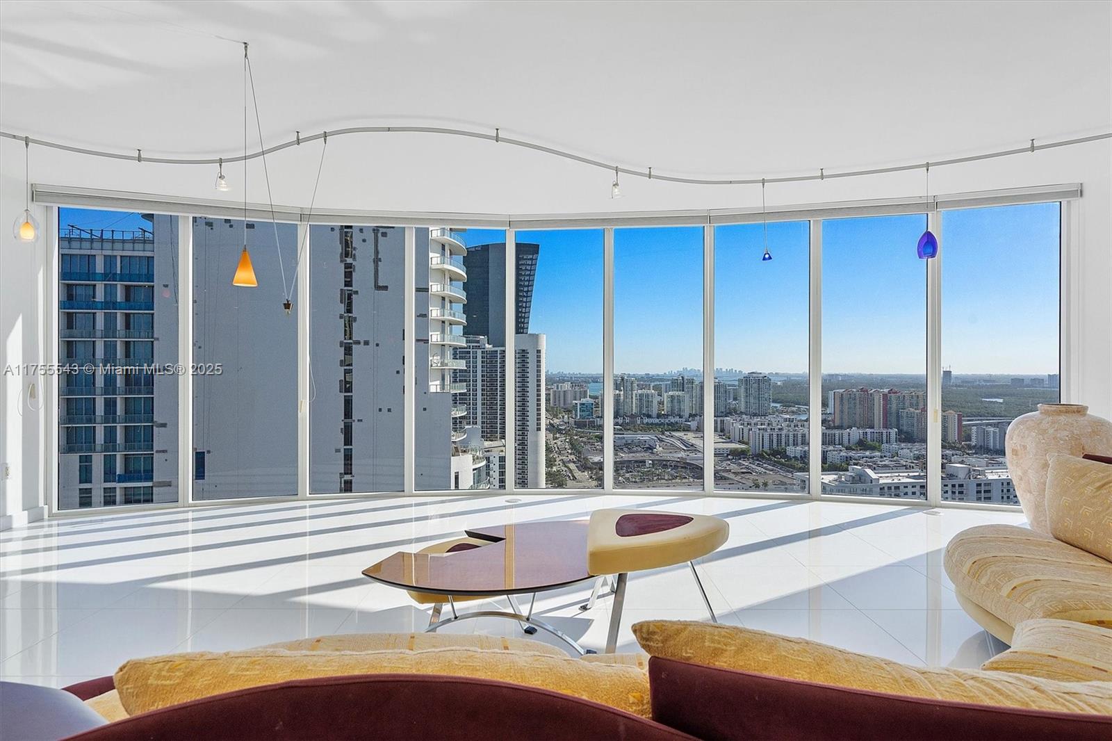 THE PINNACLE CONDO - Residential