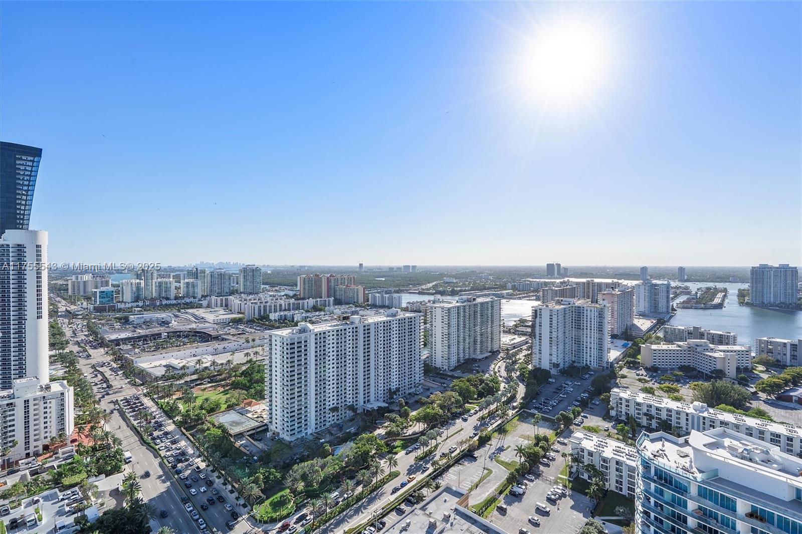 THE PINNACLE CONDO - Residential