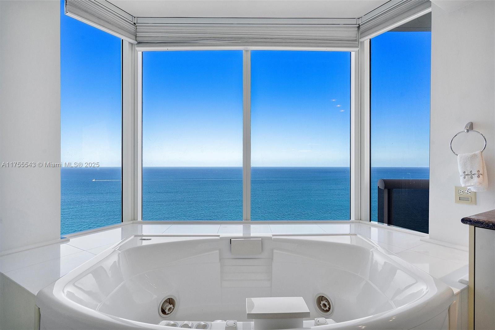 THE PINNACLE CONDO - Residential