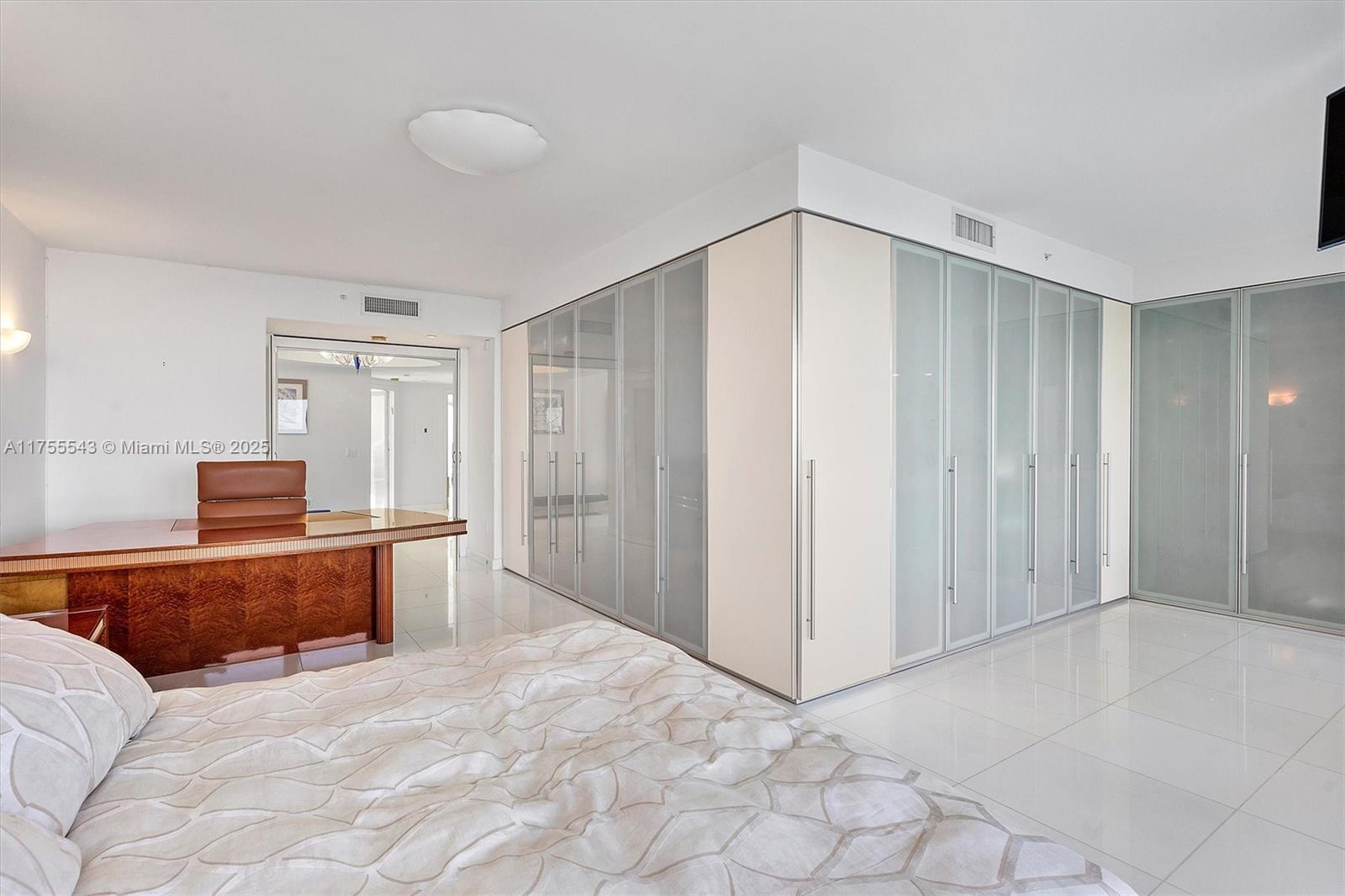 THE PINNACLE CONDO - Residential