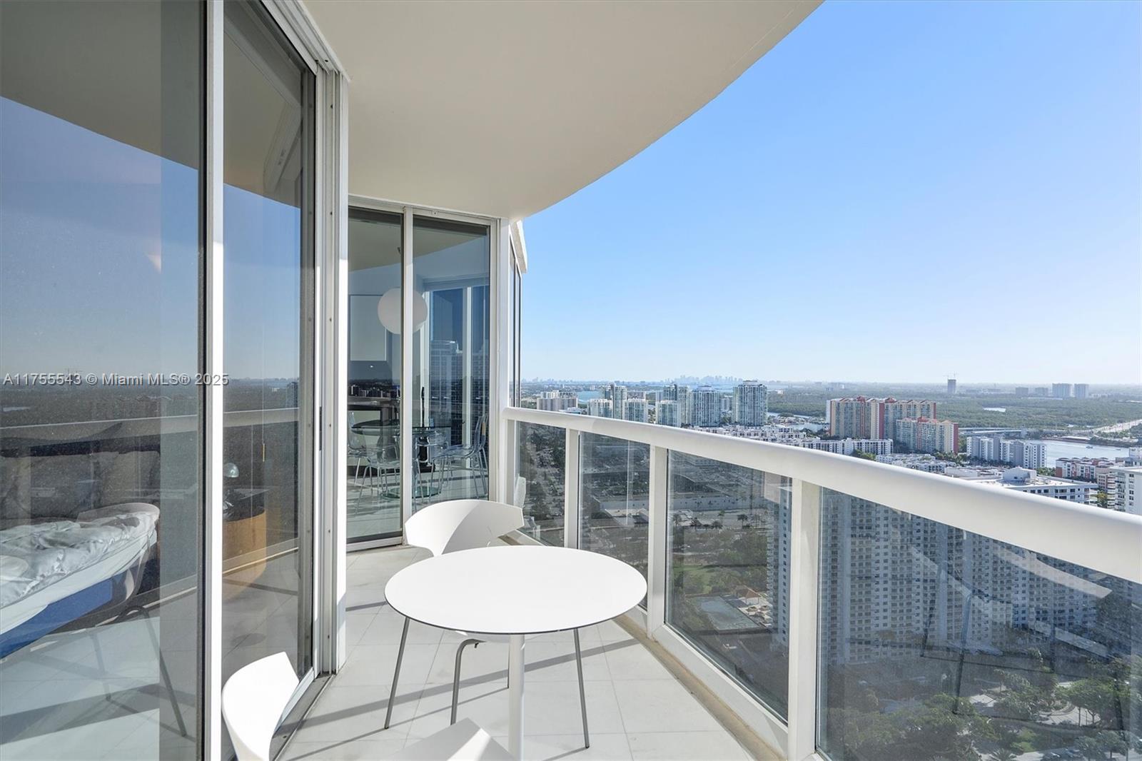 THE PINNACLE CONDO - Residential