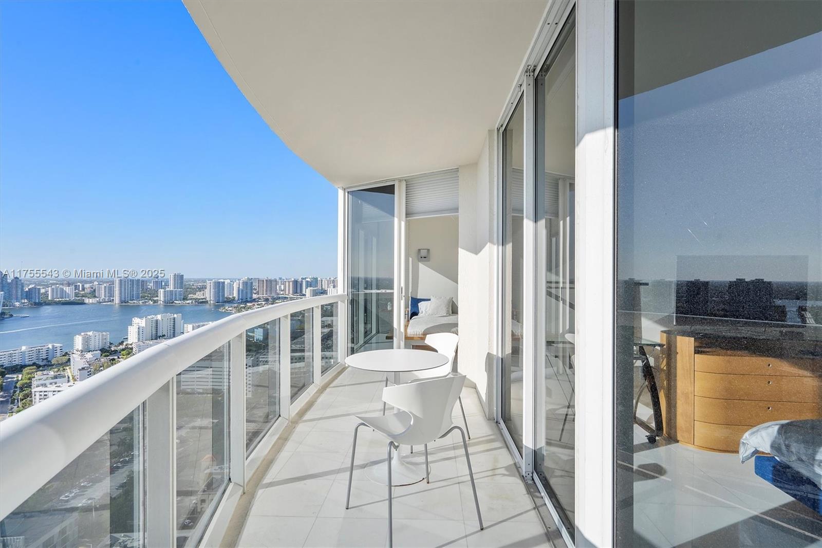 THE PINNACLE CONDO - Residential