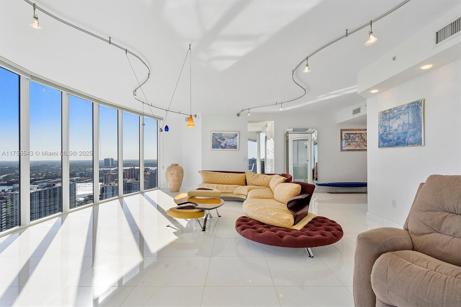 THE PINNACLE CONDO - Residential