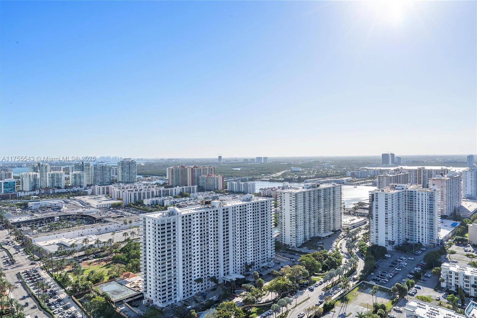 THE PINNACLE CONDO - Residential