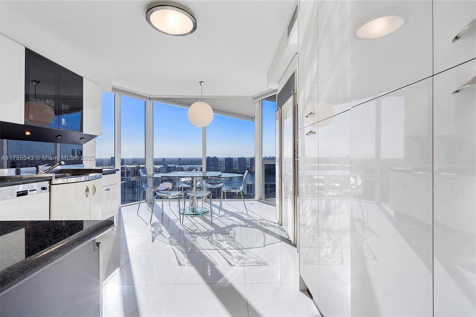 THE PINNACLE CONDO - Residential