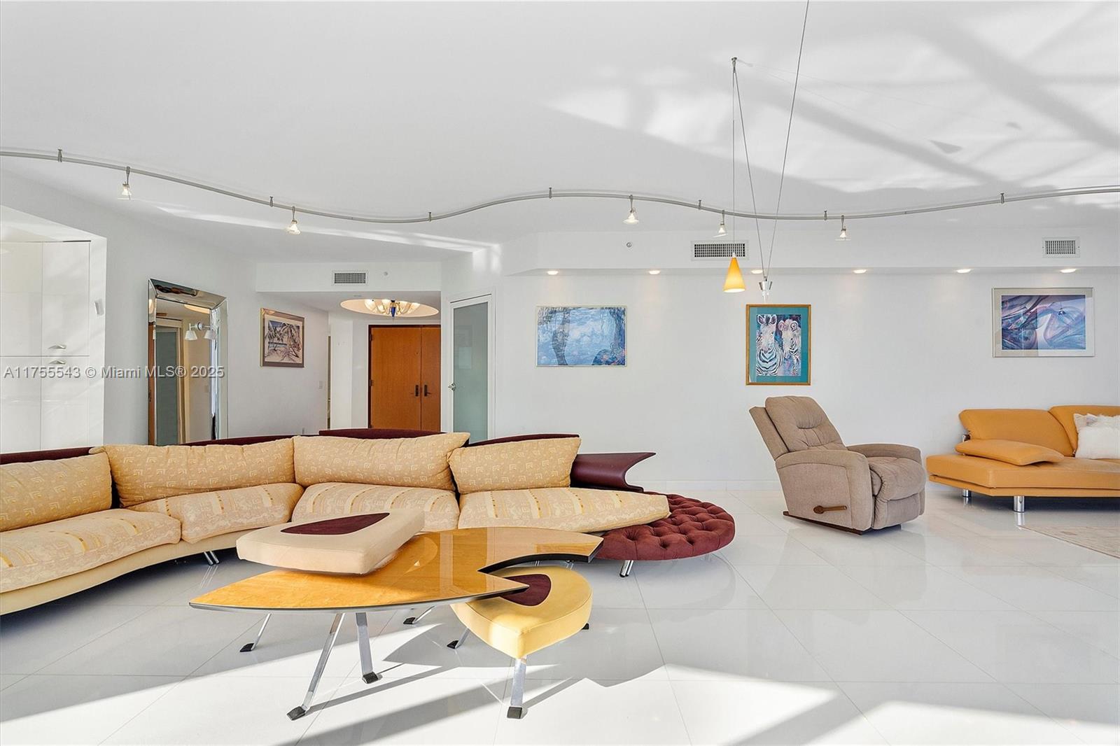 THE PINNACLE CONDO - Residential