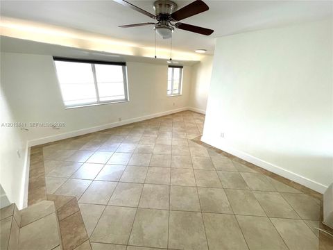 125 Edgewater Dr 11 Coral Gables FL 33133