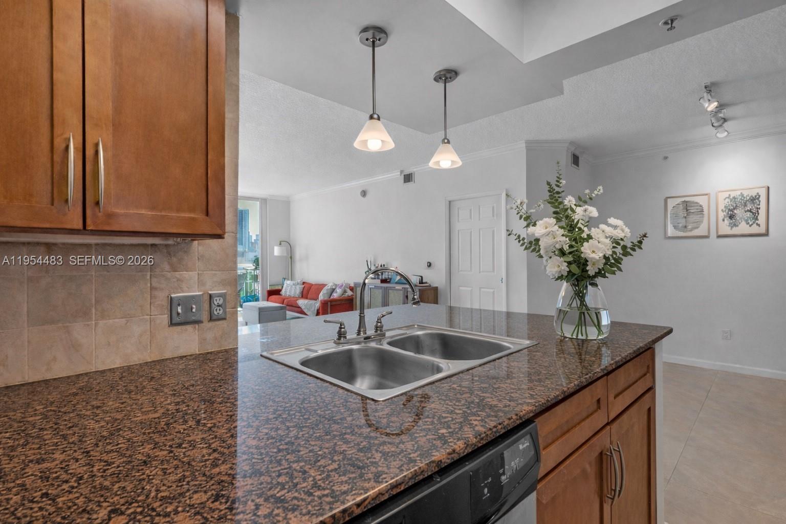 2000 N Bayshore Dr 909