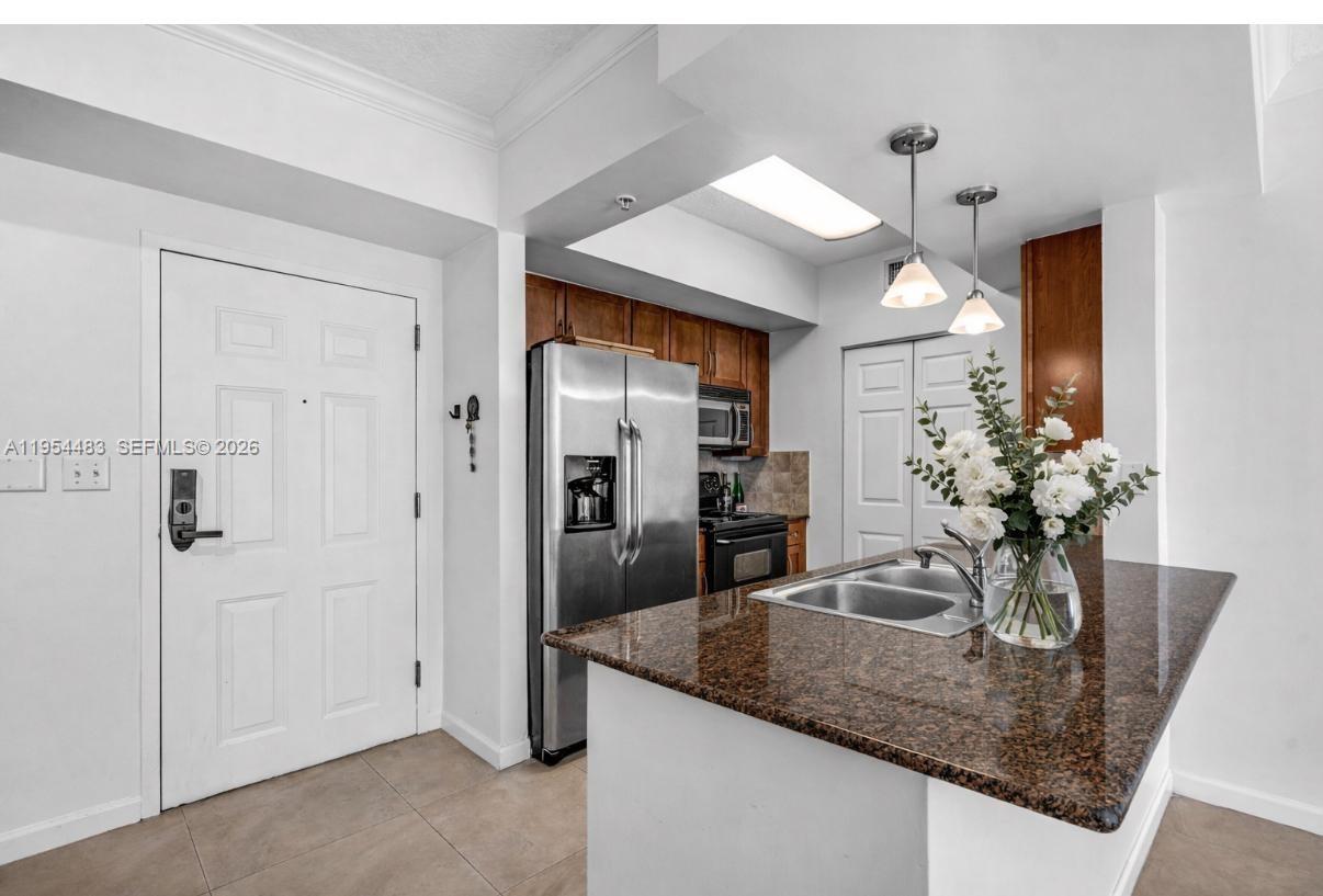 2000 N Bayshore Dr 909