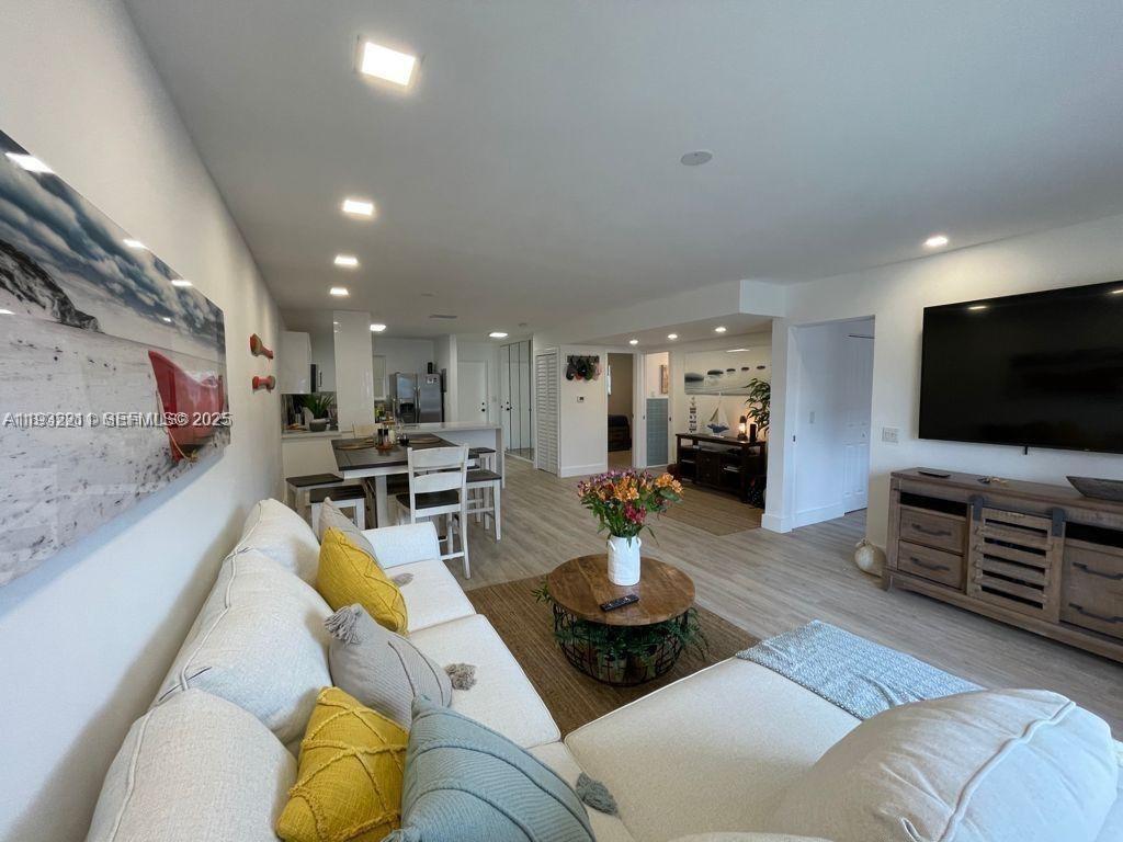 LA MAR BREEZE CONDO - Residential Lease