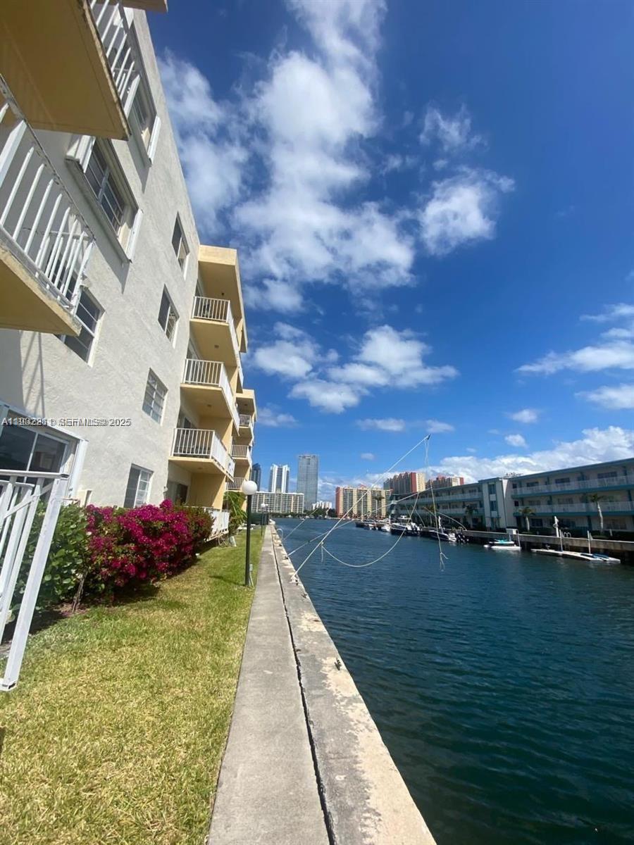 LA MAR BREEZE CONDO - Residential Lease