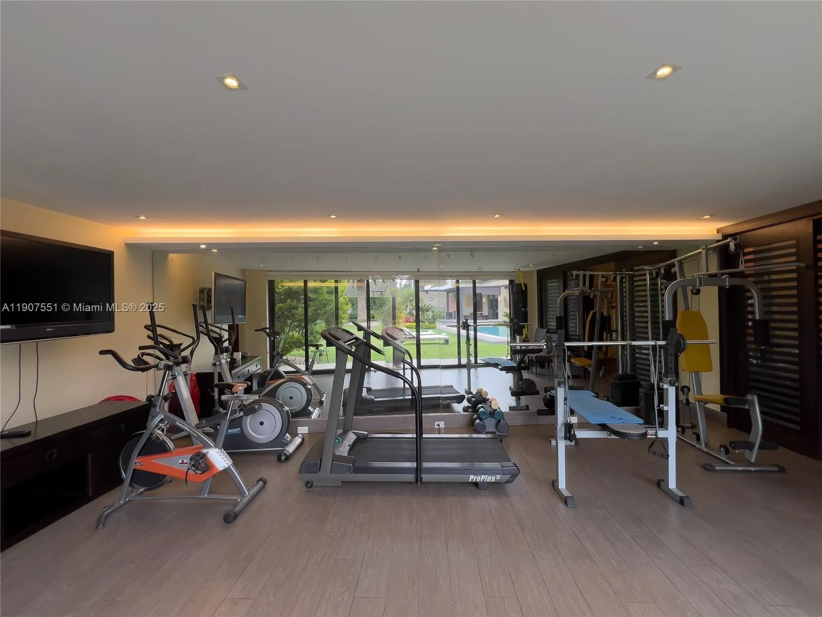 Ecuador, 8 Bedrooms Bedrooms, ,11 BathroomsBathrooms,Residential,Active,254327