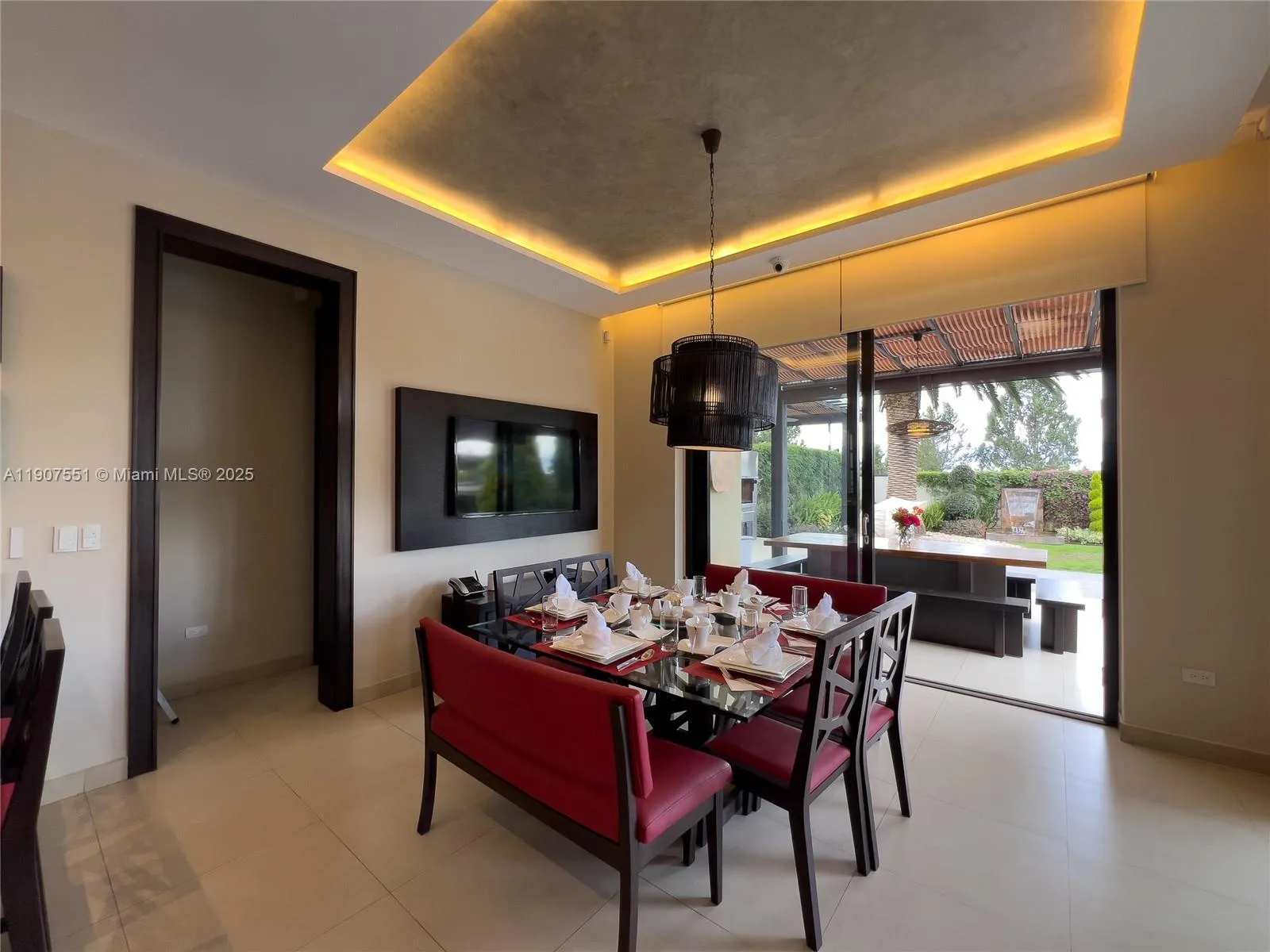 Ecuador, 8 Bedrooms Bedrooms, ,11 BathroomsBathrooms,Residential,Active,254327