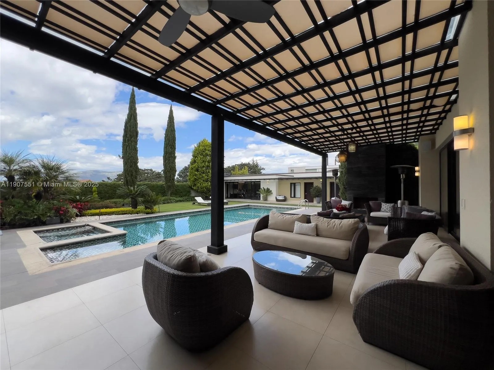 Ecuador, 8 Bedrooms Bedrooms, ,11 BathroomsBathrooms,Residential,Active,254327